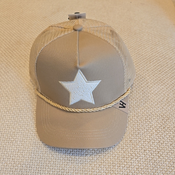 Vintage Havana Accessories - Vintage Havana Pearl Star Trucker Hat